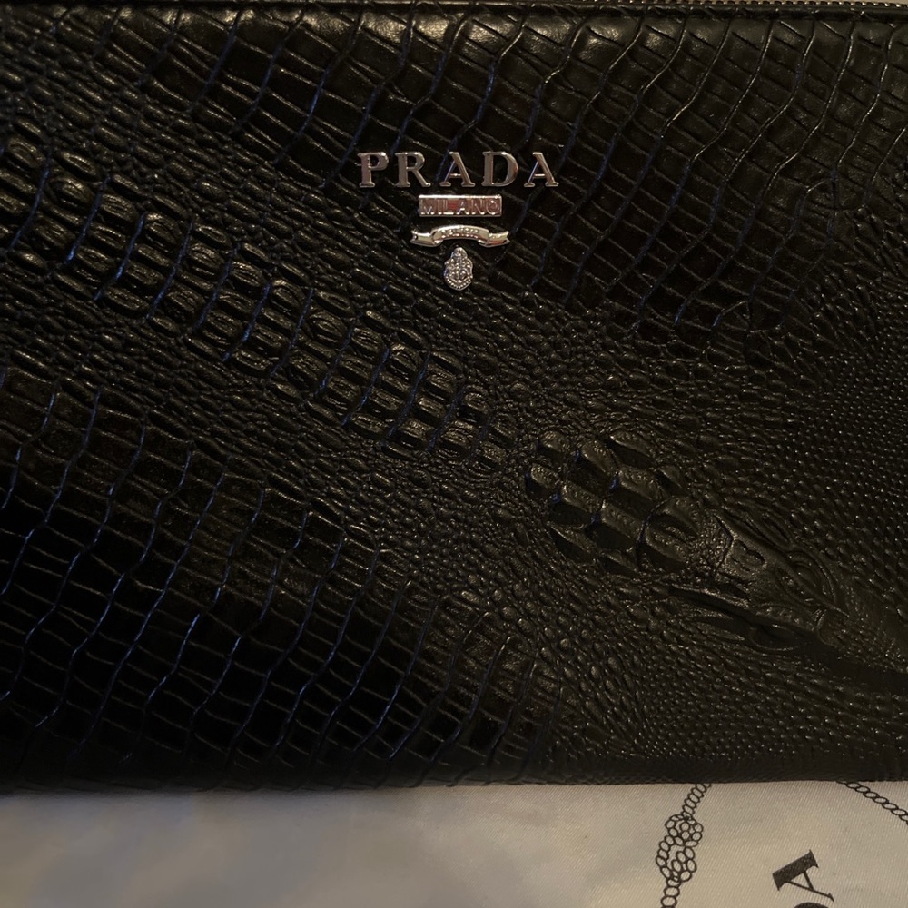 Dupe, all leather clutch.